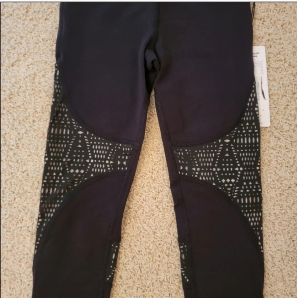 ALO Yoga West Coast Laser Cut Leggings Black & Buff Size XS NWT